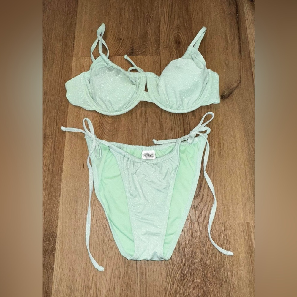 wild fable shimmery fabric underwire top size xl and bottoms size m